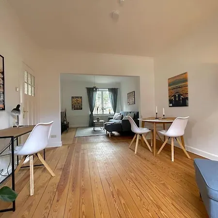 Modern Und Ruhig In Apartamento